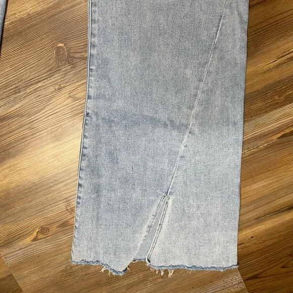 4/$16 Risen Jeans - Picture 2 of 13